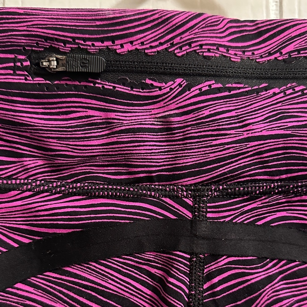 lululemon athletica Pink and Black Wave Leggings - Picture 9 of 15